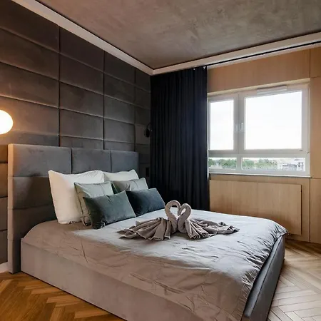 Διαμέρισμα Sky Home- Wood Penthouse -manufaktura, Parking, Klimatyzacja, Dostep Na Kod *