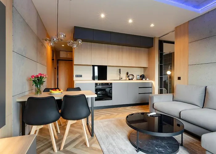 شقة Sky Home- Wood Penthouse -manufaktura, Parking, Klimatyzacja, Dostep Na Kod